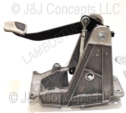 BRACKET Plus Brake Pedal + both pads USED SOLD AS IS - NONREFUNDABLE